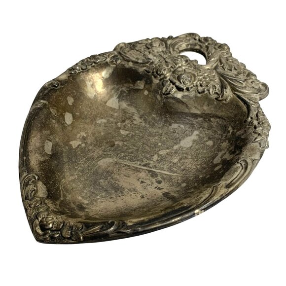 Ornate Heart-Shaped Silver-Tone Floral Trim Metal Trinket Dish Wall Decor VTG - Picture 2 of 8